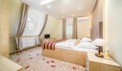 Hotel Piroska Bk, Bkfrd