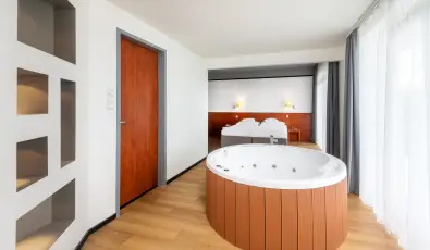 Hunguest Bk Bk, Bkfrd