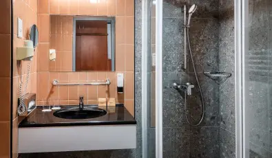 Hunguest Bk Bk, Bkfrd