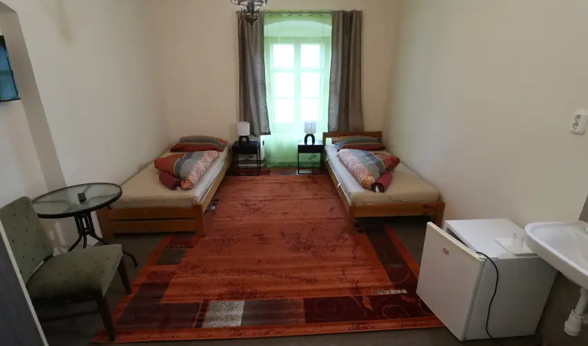 K�bor Macska Fogad� K�szeg