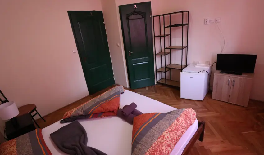 K�bor Macska Fogad� K�szeg