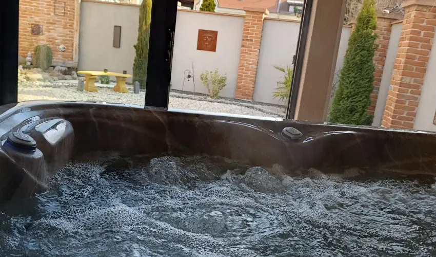 K�kert Pihen�h�z K�szeg