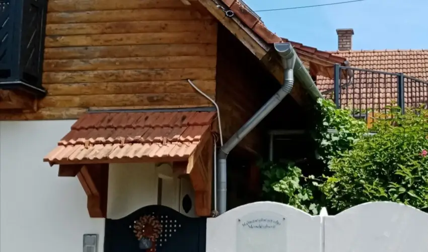 K�szeghegyalja Vend�gh�z Horv�tzsid�ny