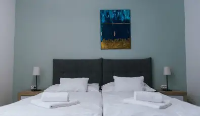 T�-Part Panzi� & Rendezv�nyk�zpont K�szeg