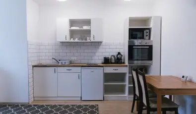 T�-Part Panzi� & Rendezv�nyk�zpont K�szeg